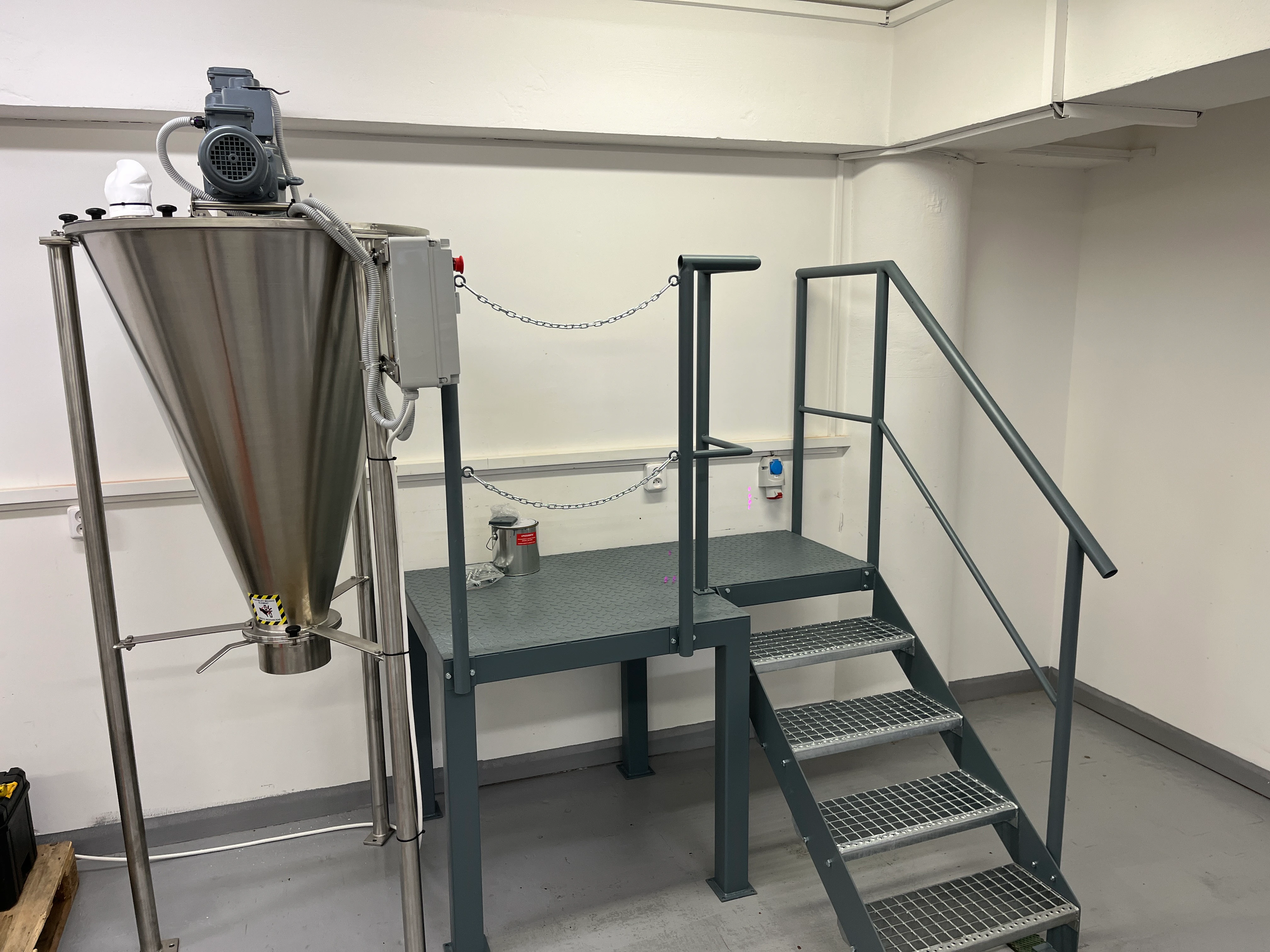 Vertikální míchací zařízení 100 litrů